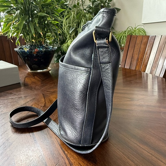 Vintage Coach Navy Leather Shoulder Bag - Picture 8 of 13